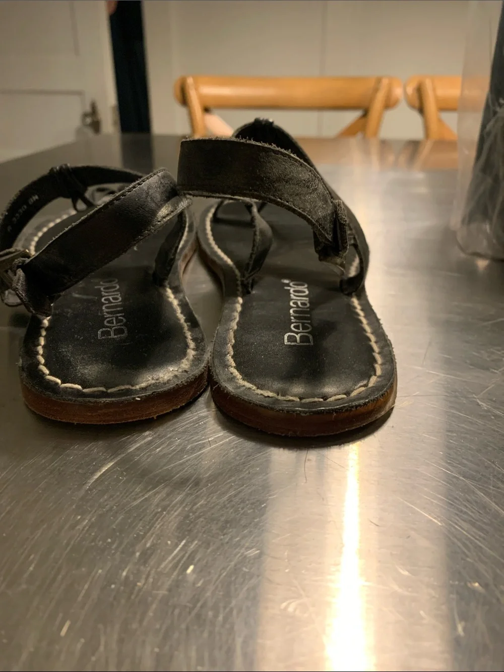 Bernardo Black Leather Toe Loop Maverick Sandals - Size 8